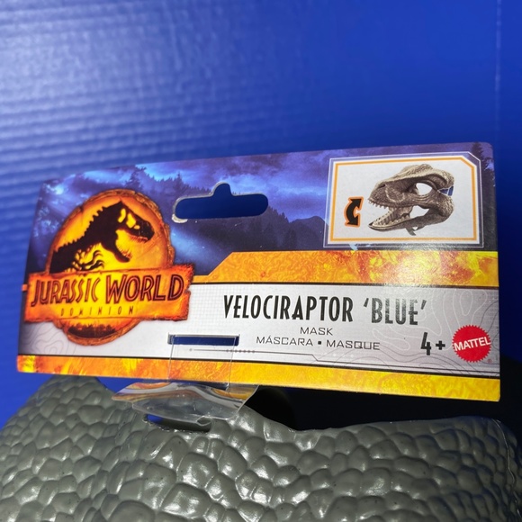 Jurassic World Dominion Velociraptor "Blue" Mask with moving jaw. - Picture 5 of 6